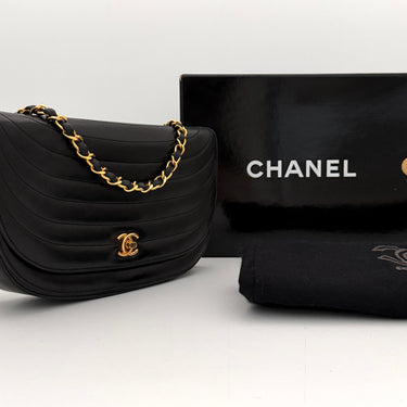 Chanel black leather vintage ref. 8046